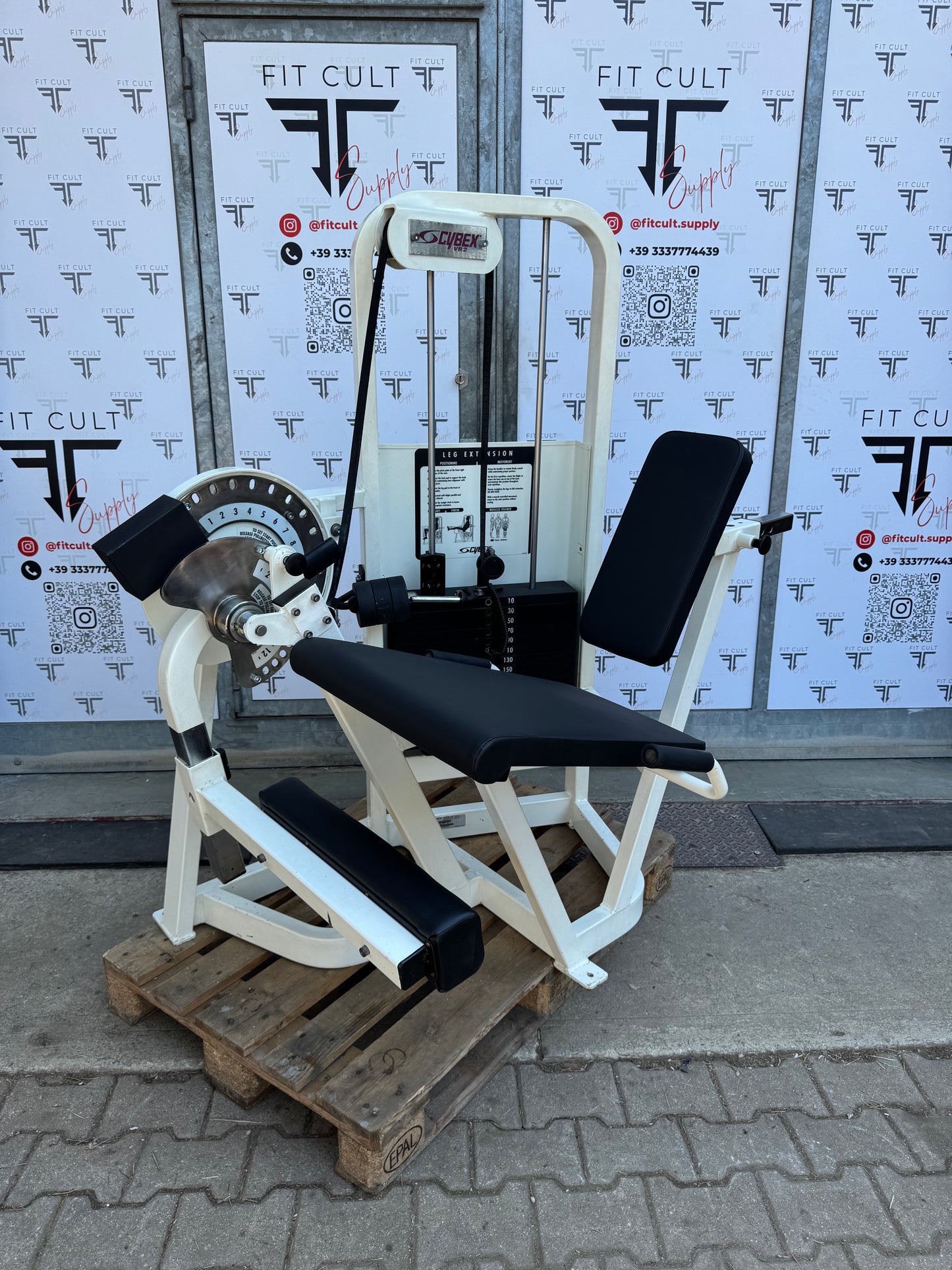 Cybex VR2 Leg Extension