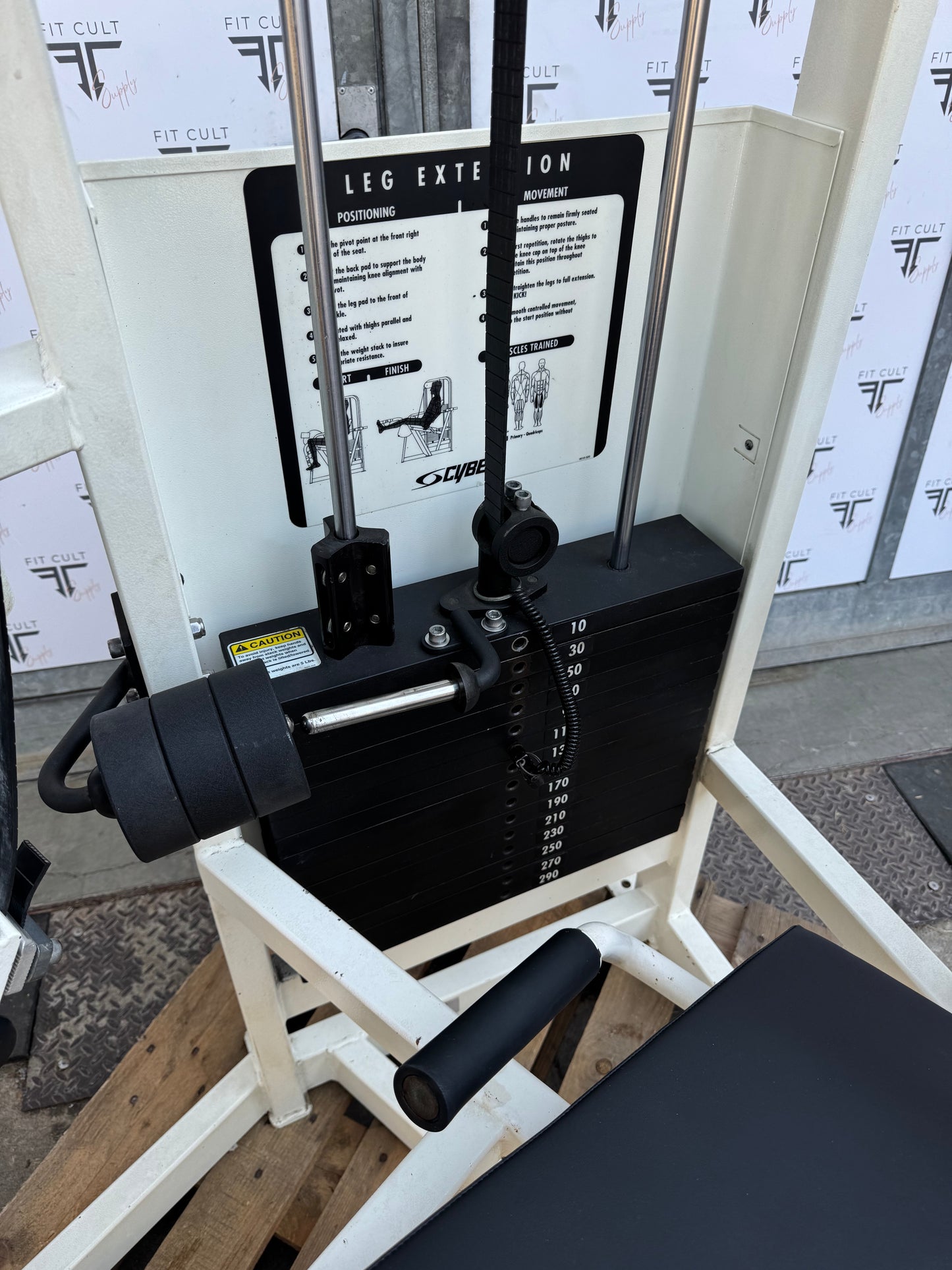 Cybex VR2 Leg Extension