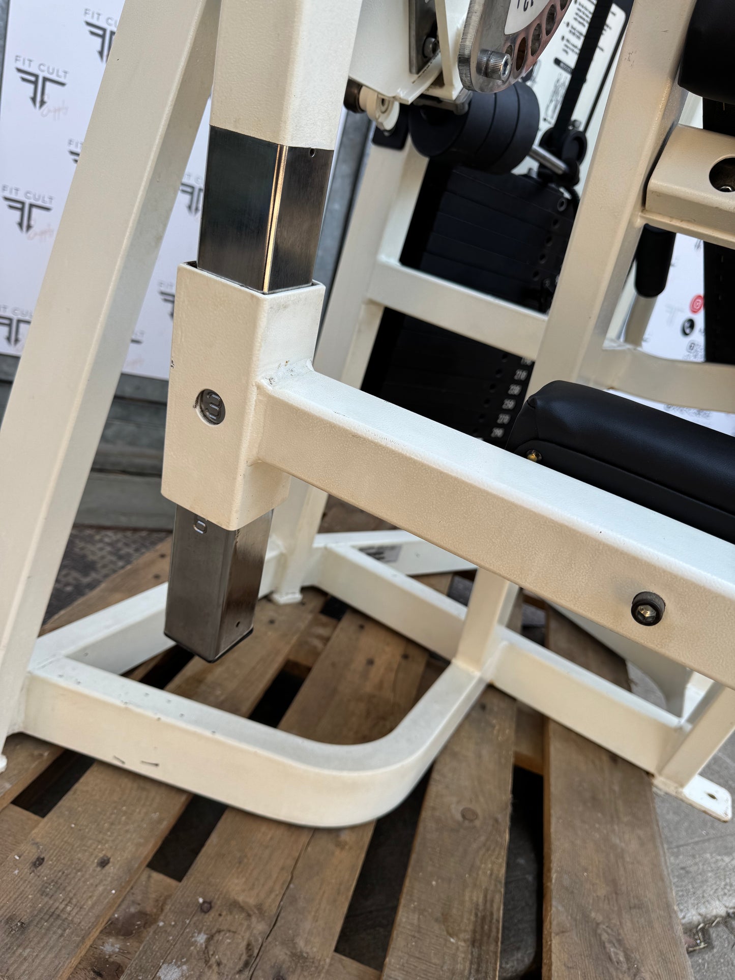 Cybex VR2 Leg Extension