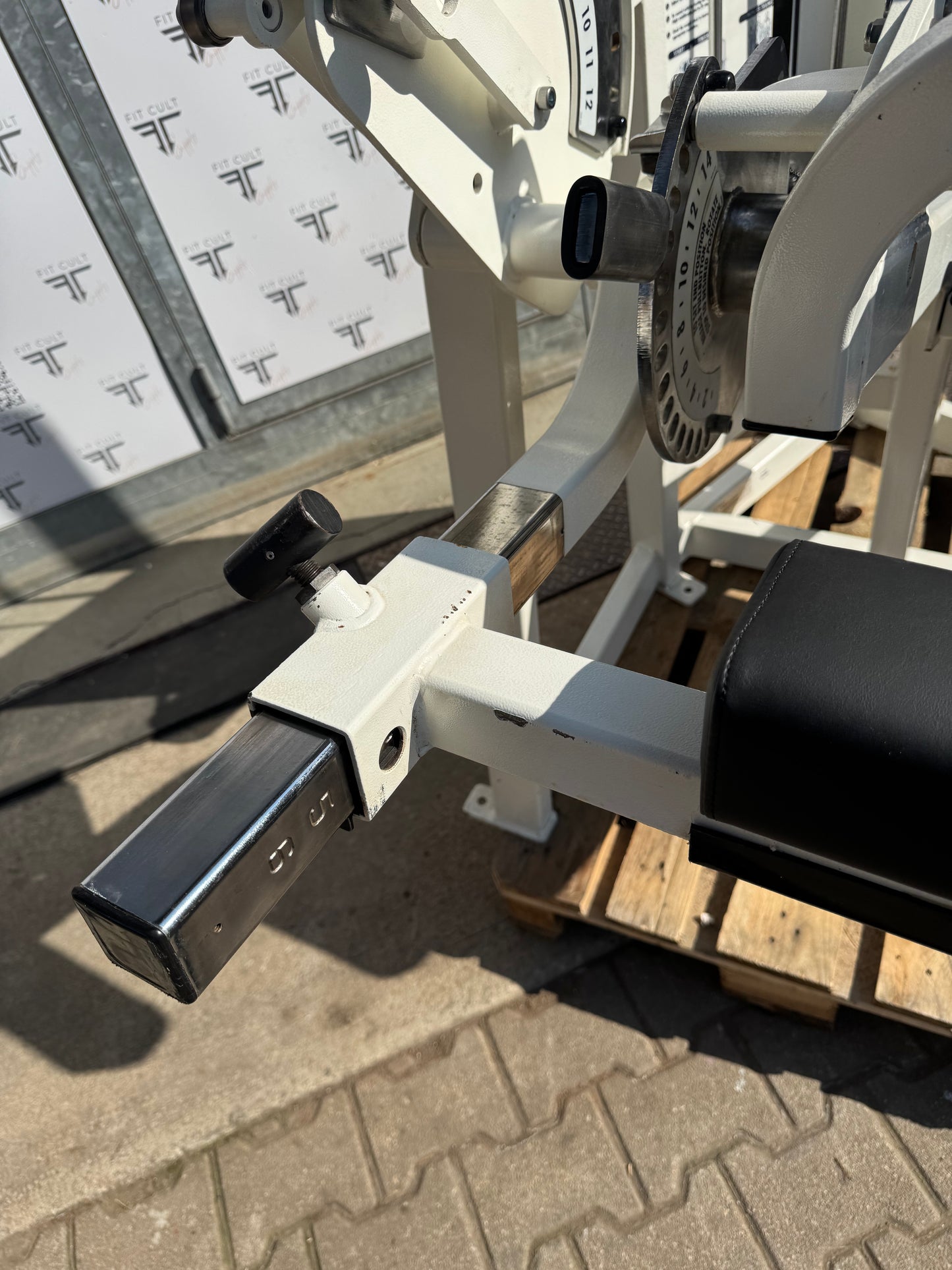 Cybex VR2 Seated Leg Curl
