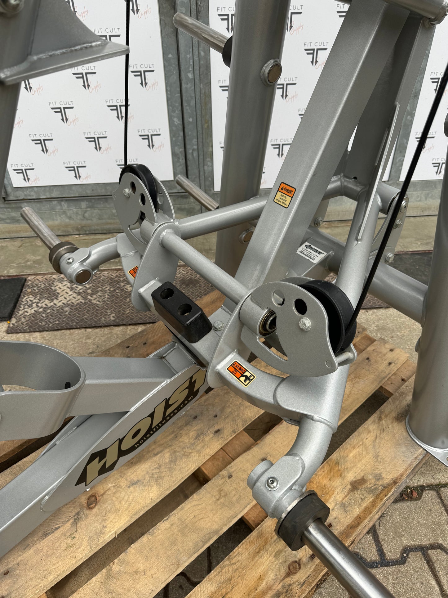 Hoist Roc-It Plate Loaded Incline Chest Press
