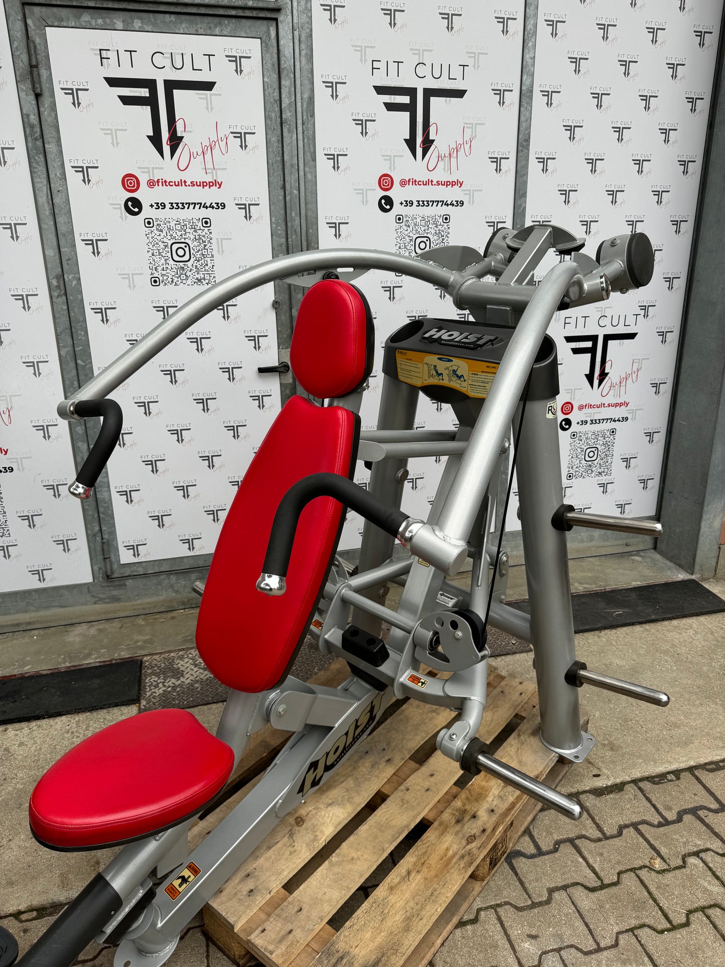 Hoist Roc-It Plate Loaded Incline Chest Press