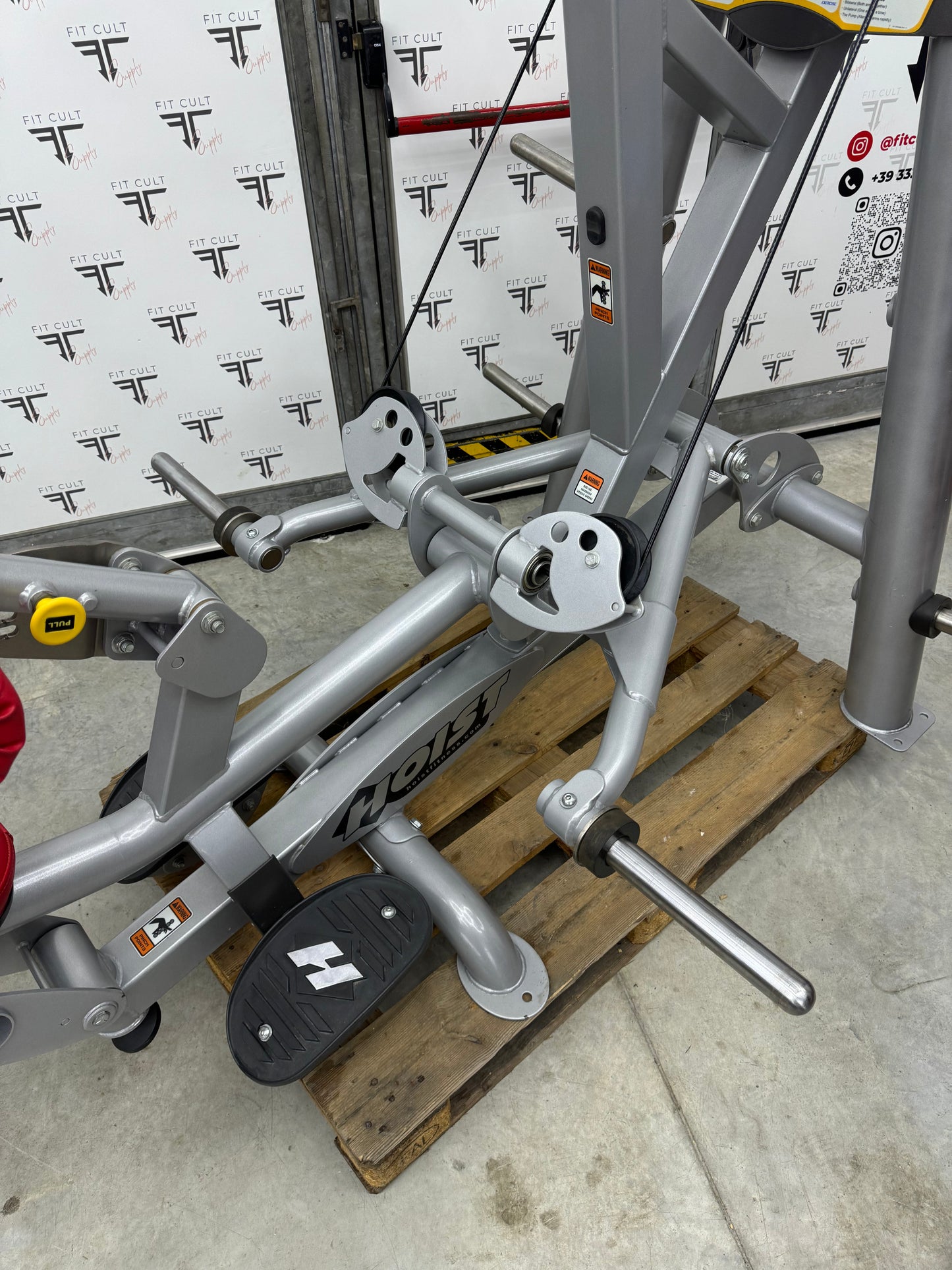 Hoist Roc-It Plate Loaded Lat Pulldown