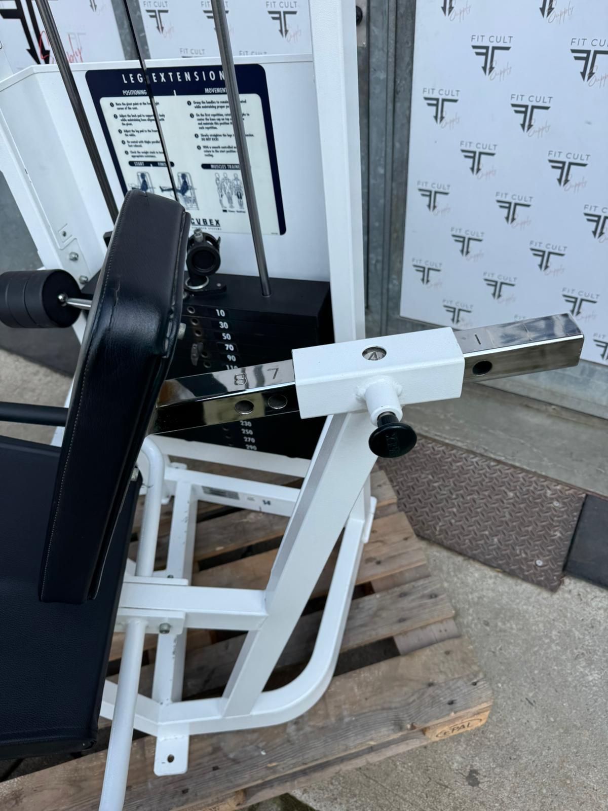 Cybex VR2 Leg Extension
