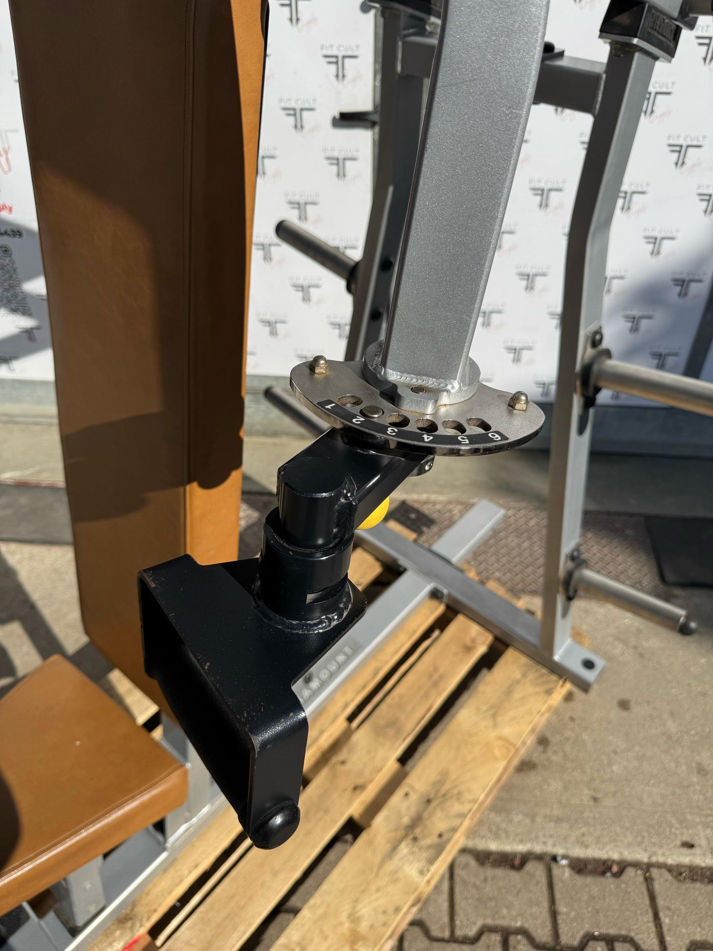 Paramount Plate Loaded Rotary Chest