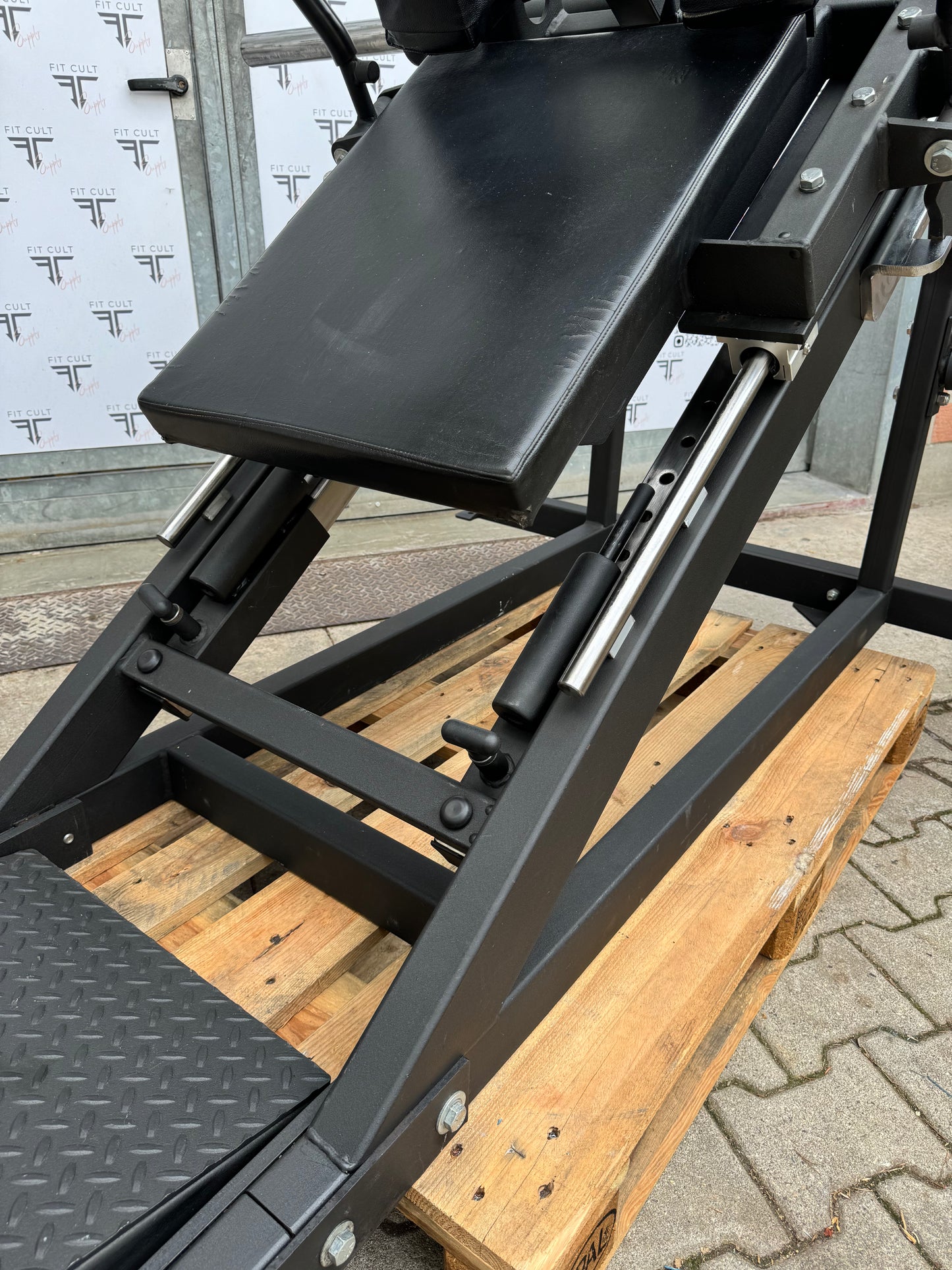 Nebula 3rd Gen 35th Hack Squat