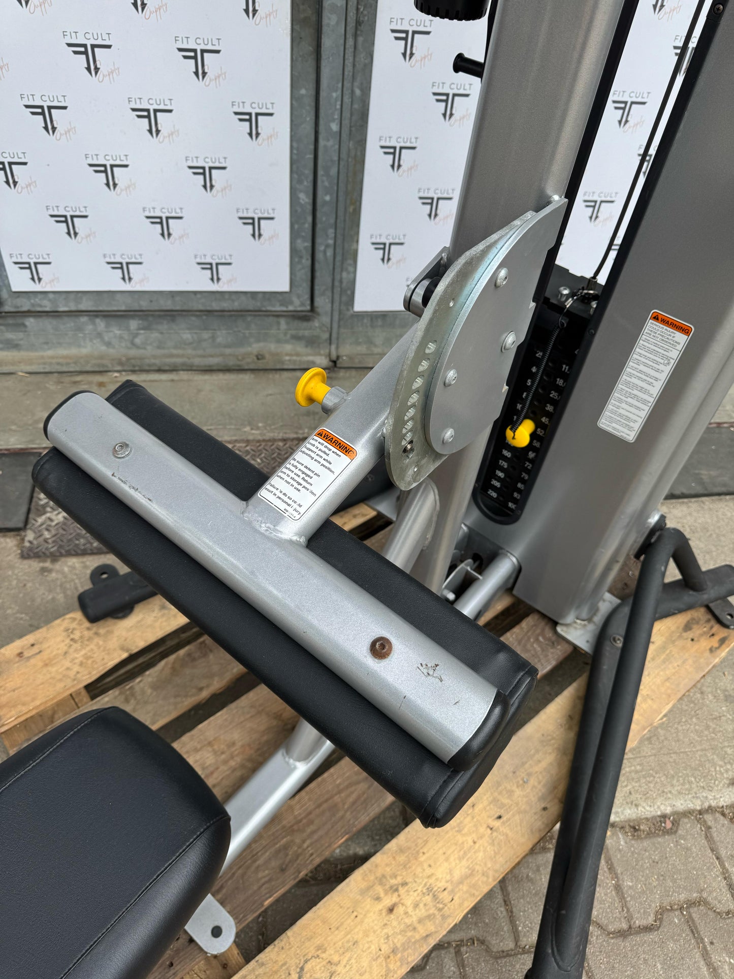Cybex Vr1 Lat Pulldown