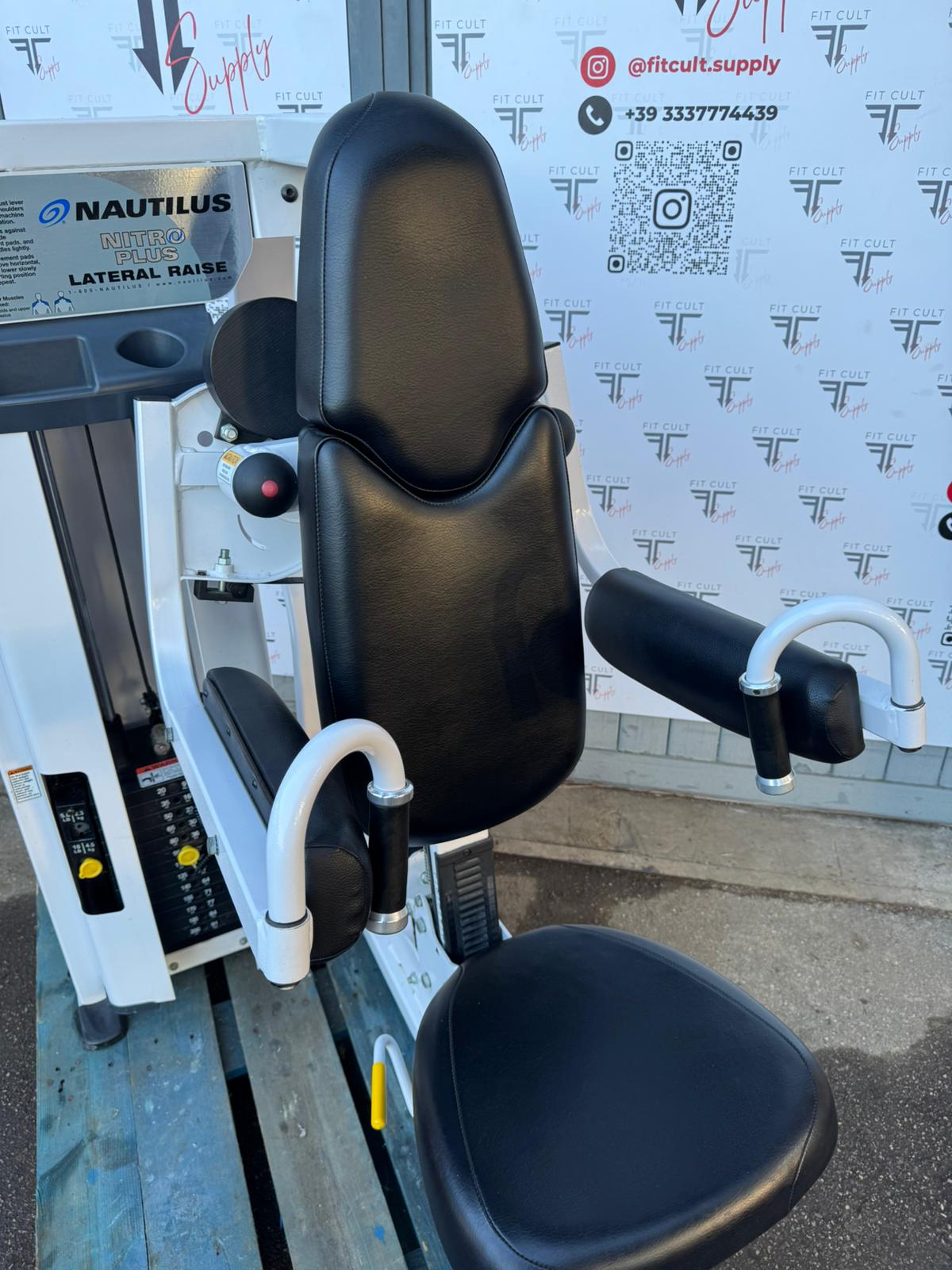 Nautilus Nitro lateral raise