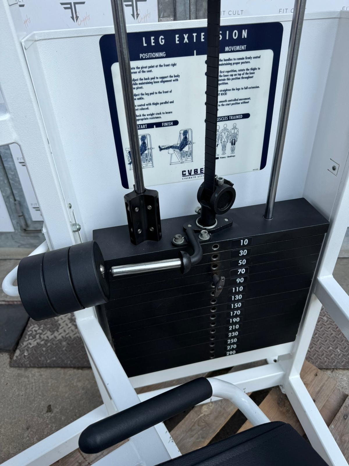 Cybex VR2 Leg Extension