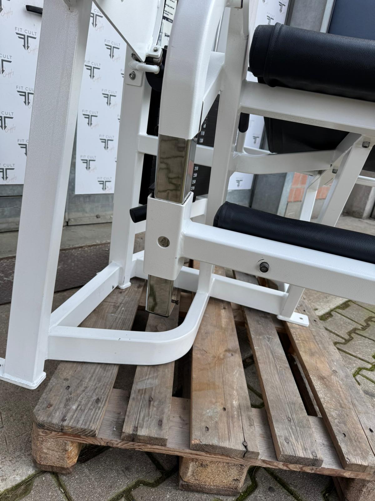 Cybex VR2 Leg Extension