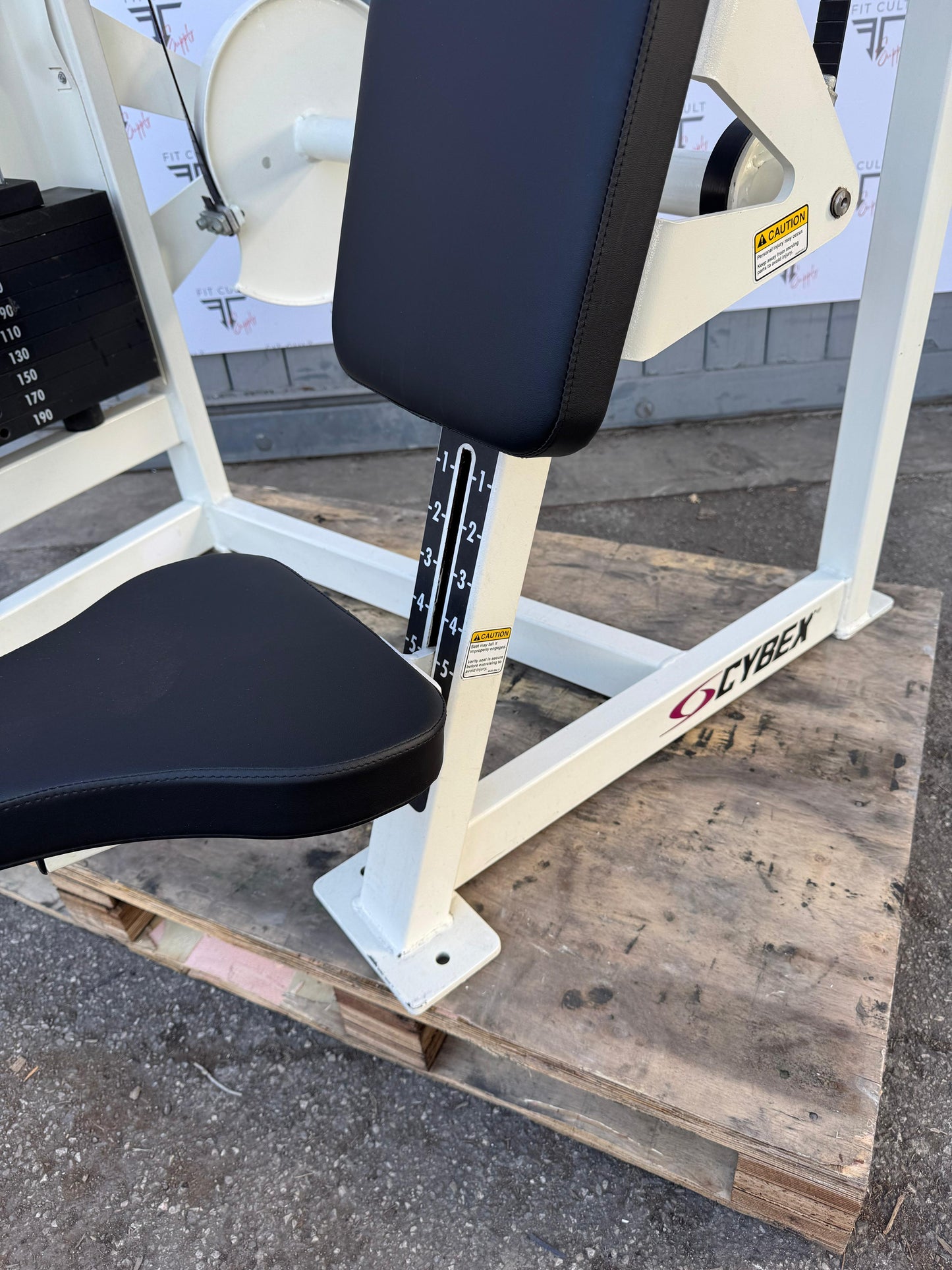 Cybex VR2 Overhead Press
