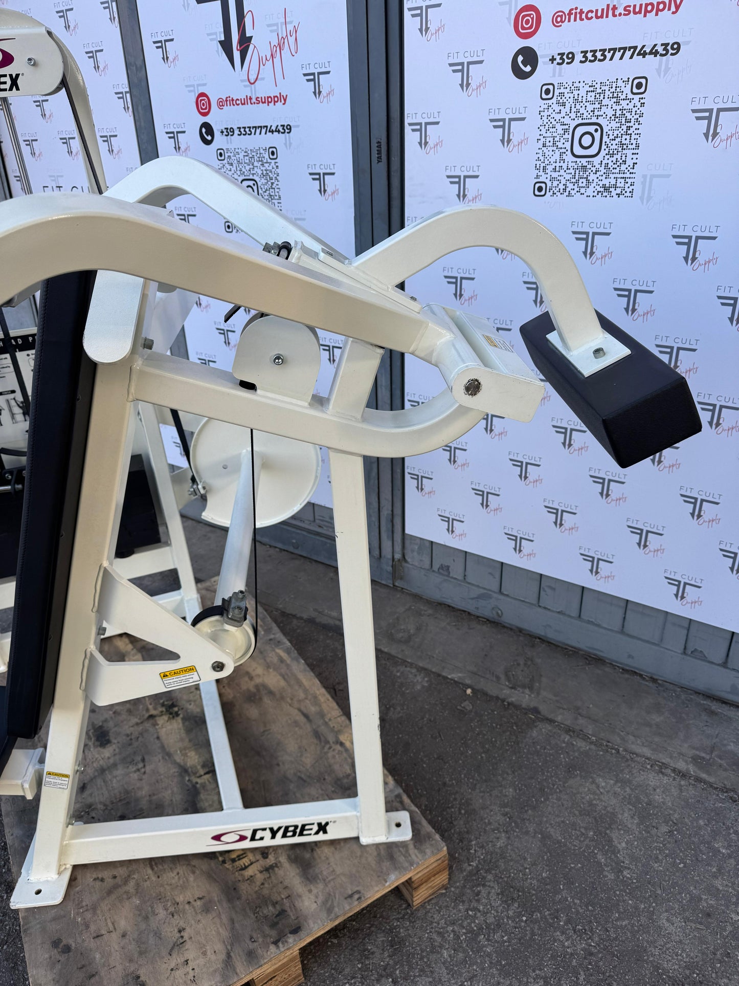 Cybex VR2 Overhead Press