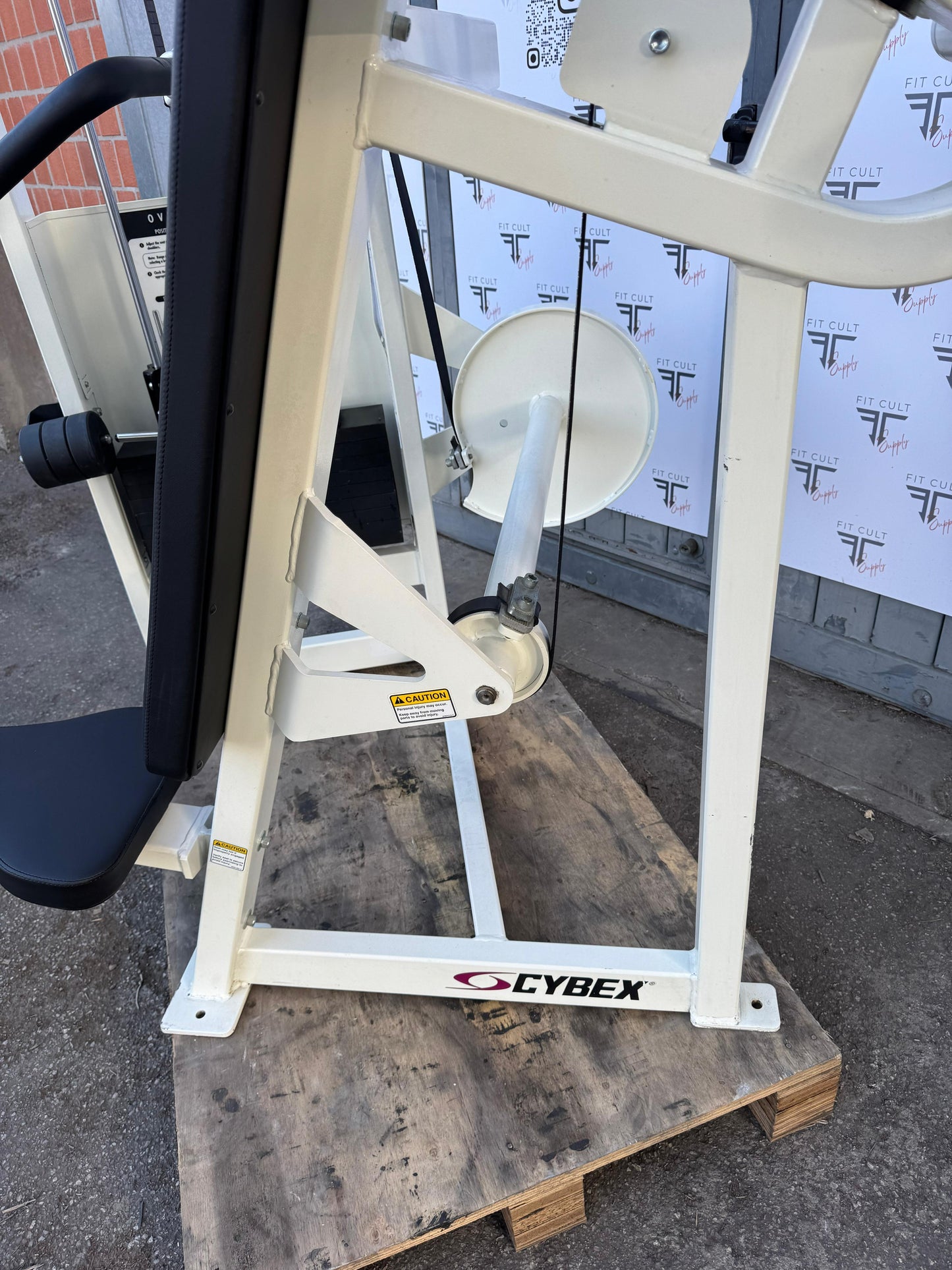 Cybex VR2 Overhead Press
