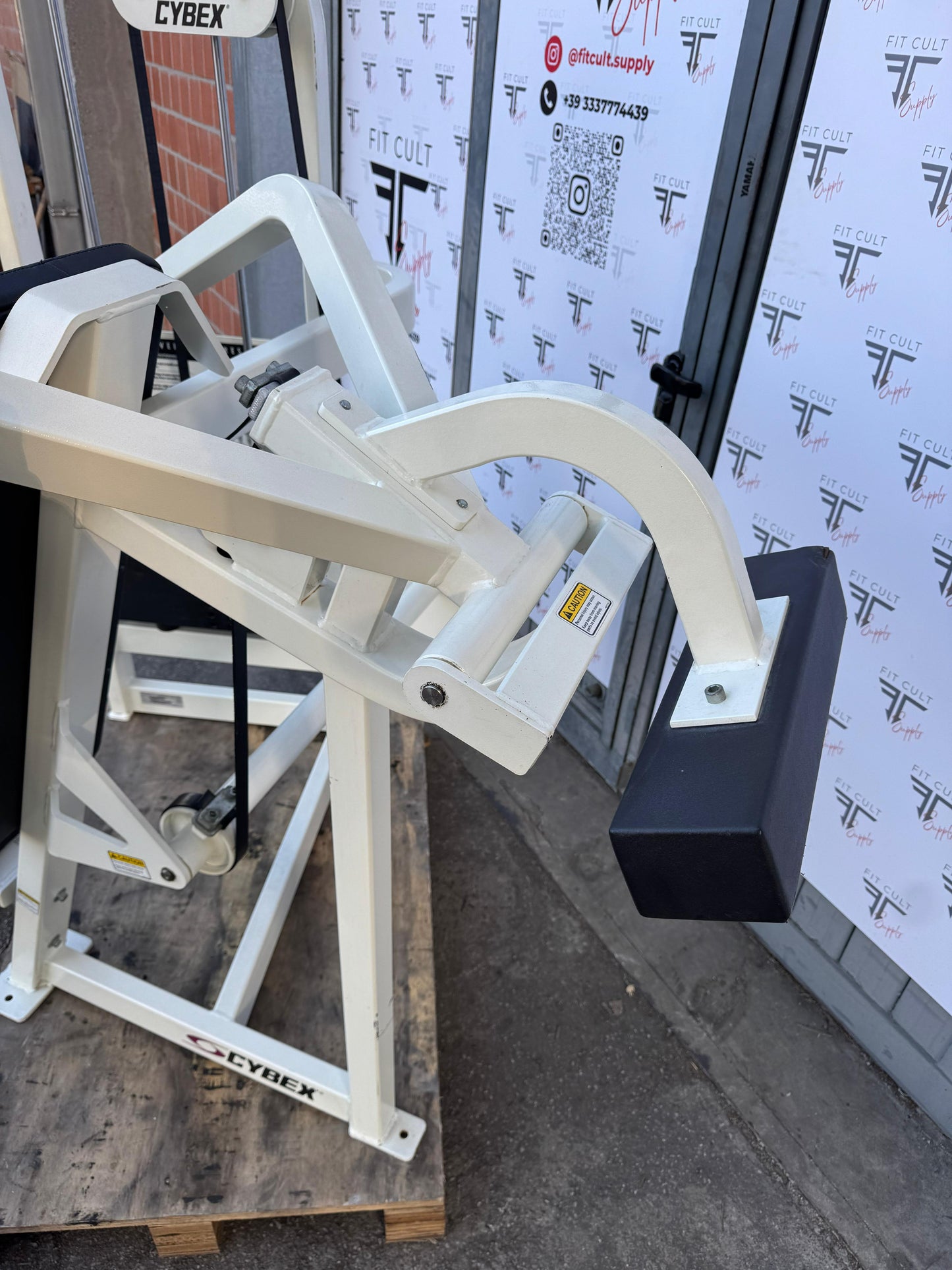 Cybex VR2 Overhead Press