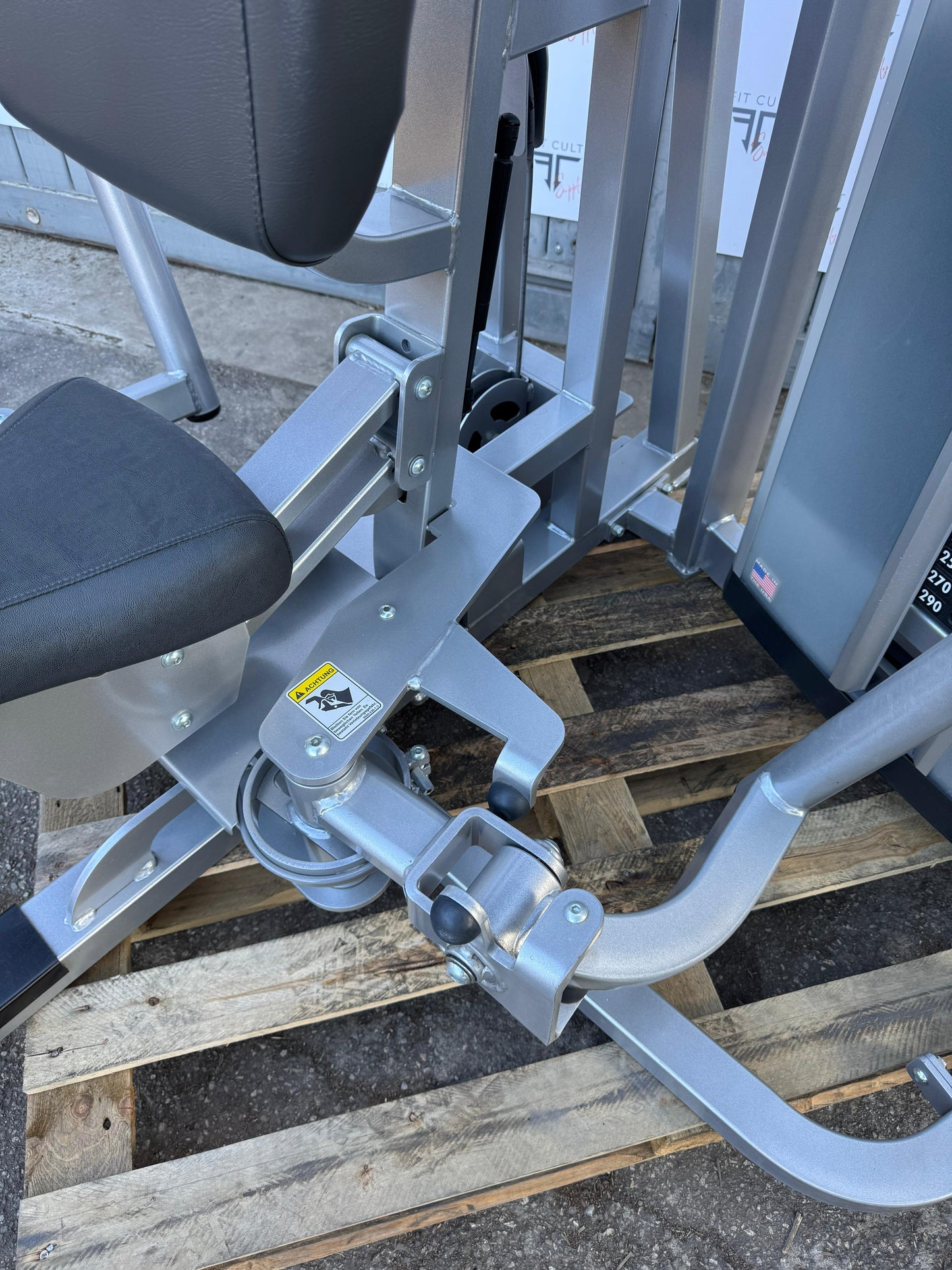 Cybex Eagle Fly/Rear Delt