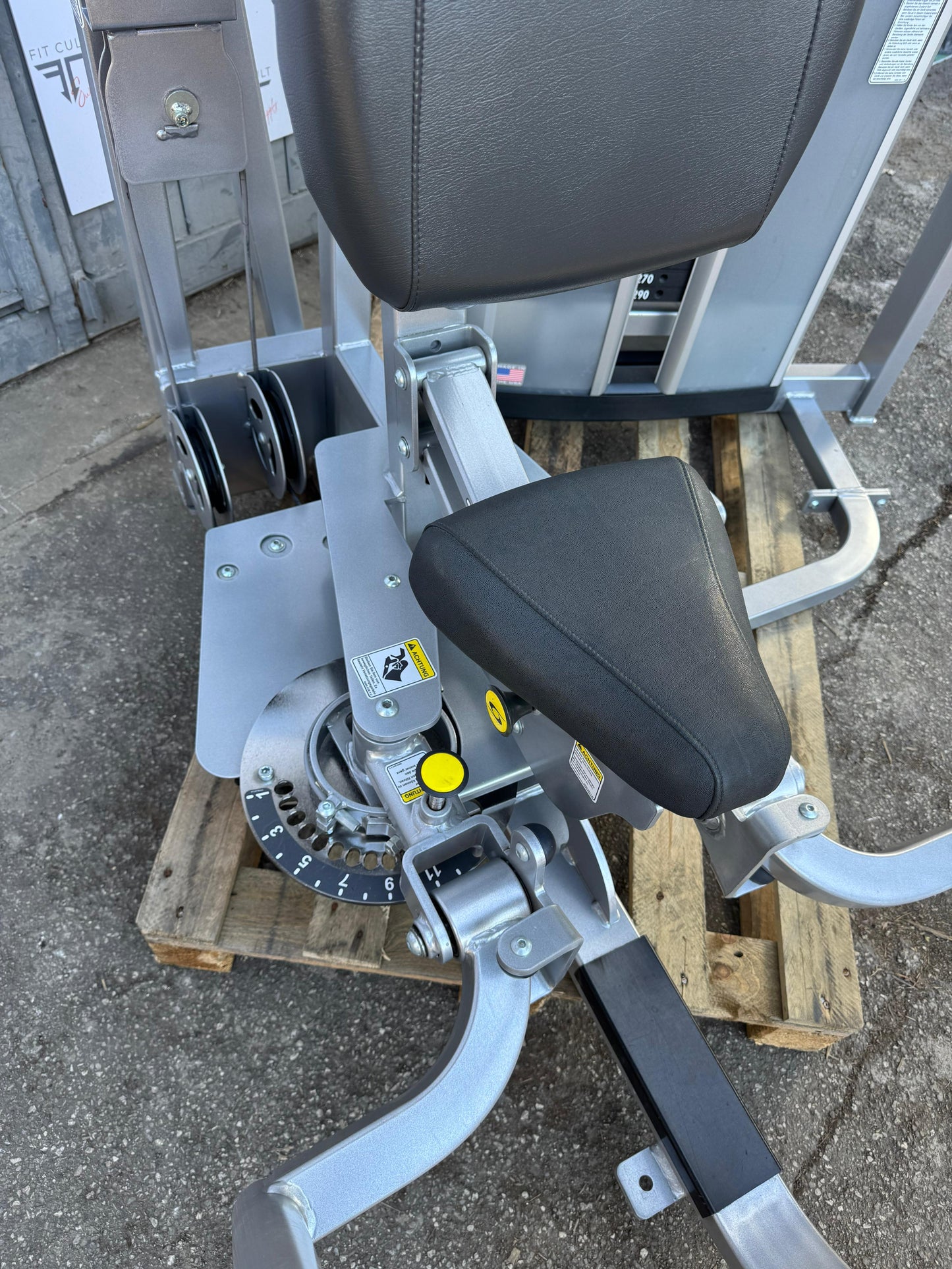 Cybex Eagle Fly/Rear Delt