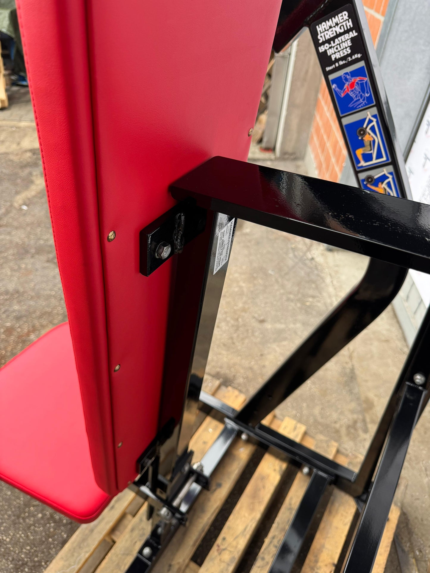 Hammer Strength ISO-lateral Incline Press